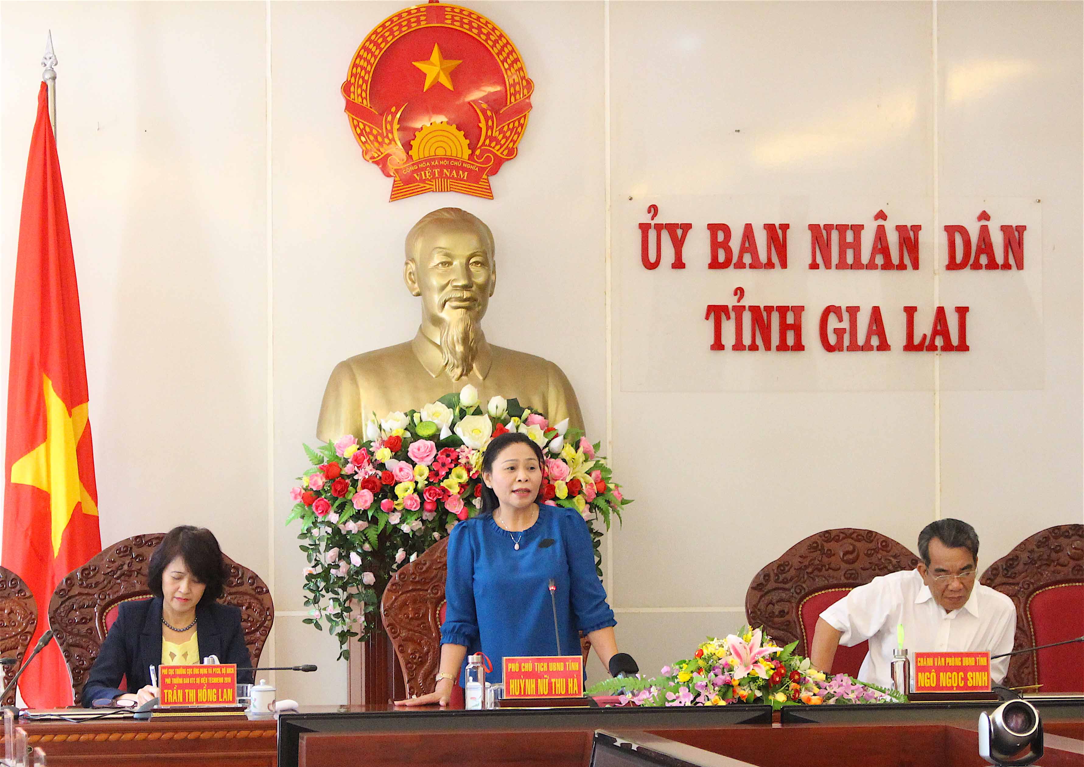 Phó Chủ tịch UBND tỉnh Gia Lai Huỳnh Nữ Thu Hà kết luận buổi họp báo. Ảnh: Hồng Thi